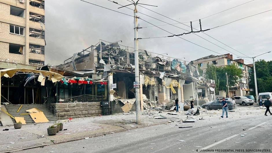 Featured image for Russian missile strike kills and injures civilians in Kramatorsk, Ukraine.