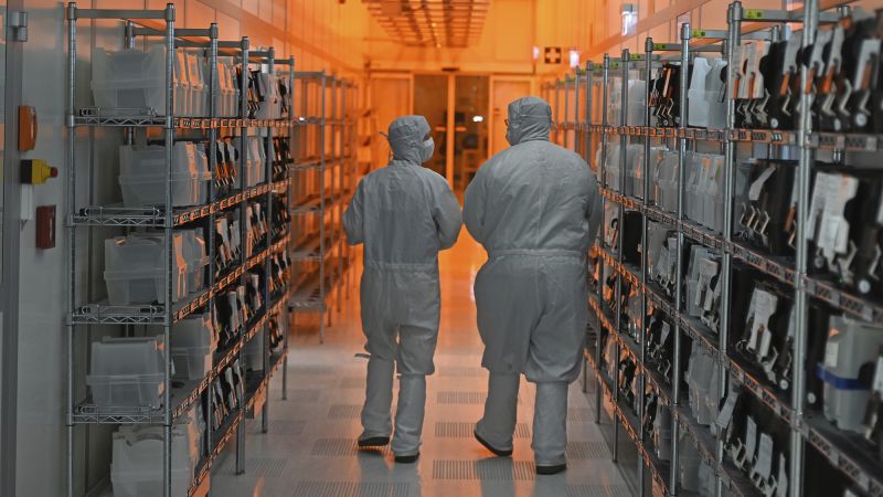 Featured image for US-China Trade Dispute Threatens Car Production and Raises Prices