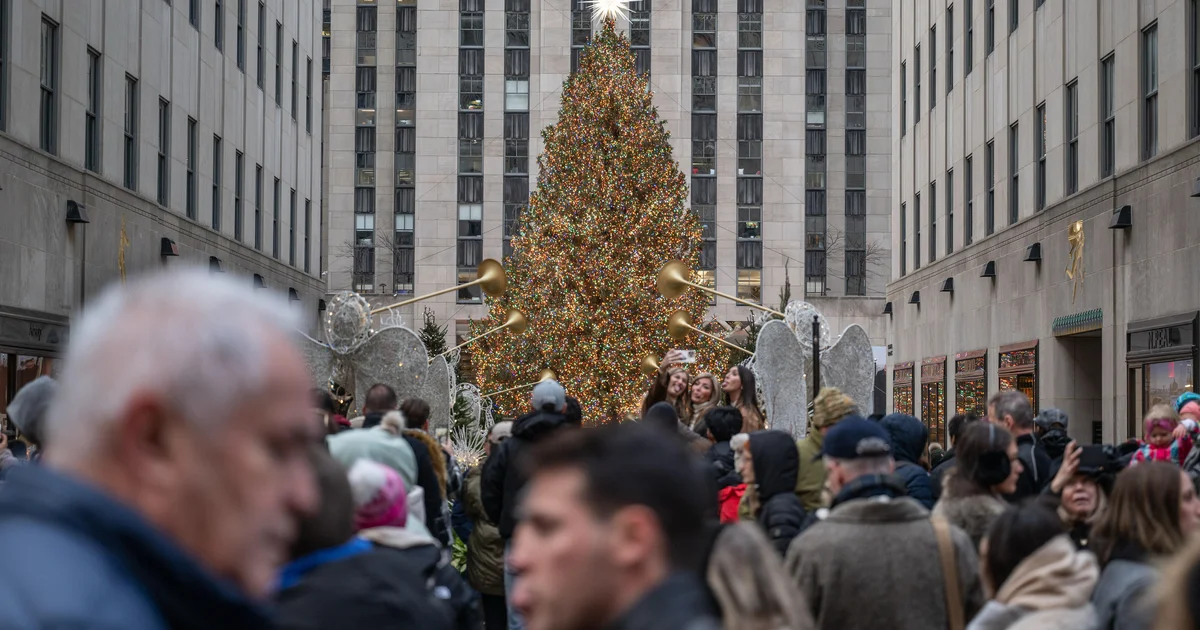 Featured image for US Consumer Confidence Drops to December Low Amid Economic Concerns