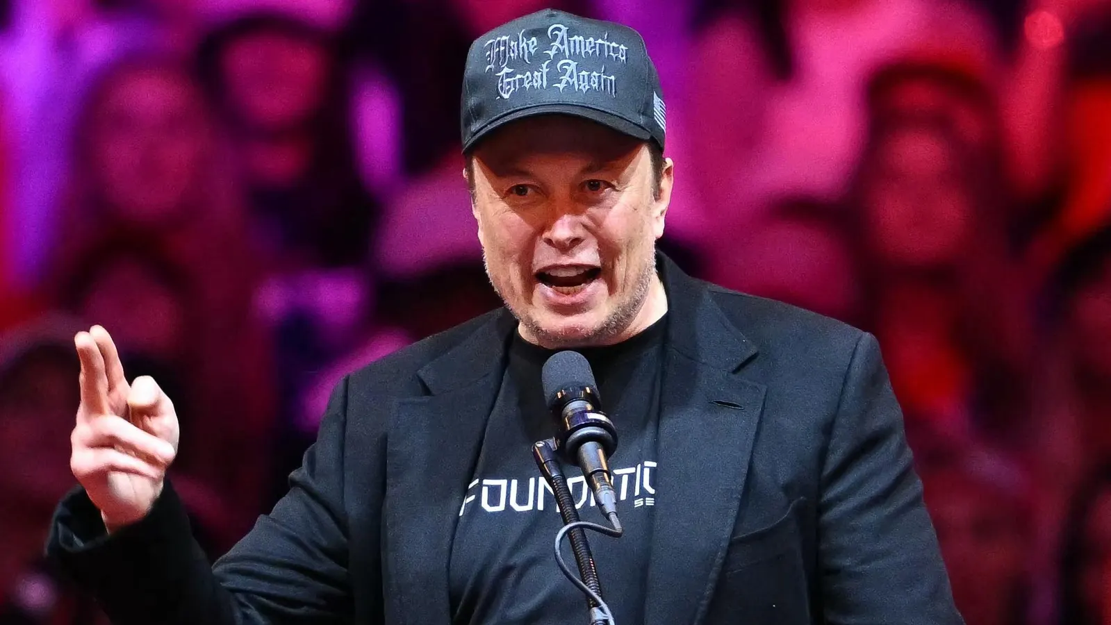 Featured image for Elon Musk Addresses 'SNL' Drama After Chloe Fineman's Tearful Experience