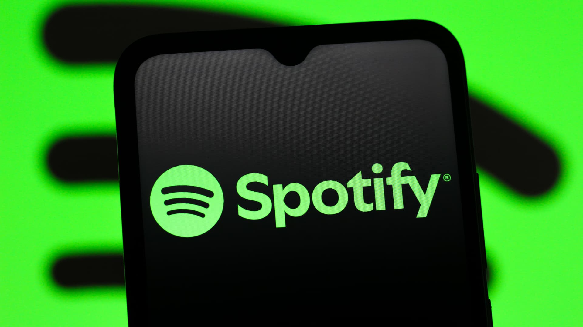 Featured image for Spotify Stock Declines Amid Mixed Earnings and Outlook