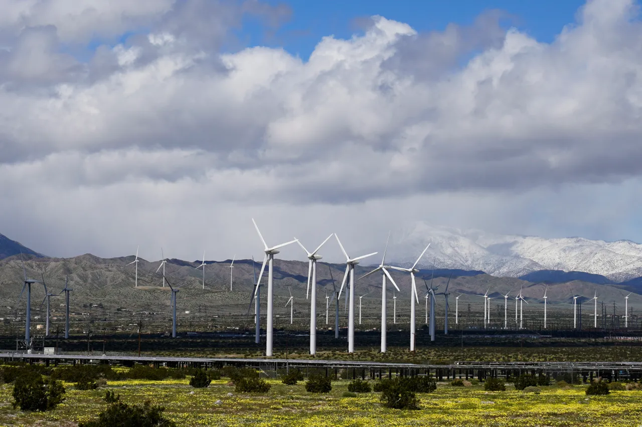 Featured image for Renewable Energy Overtakes Coal in US for the First Time in 2022