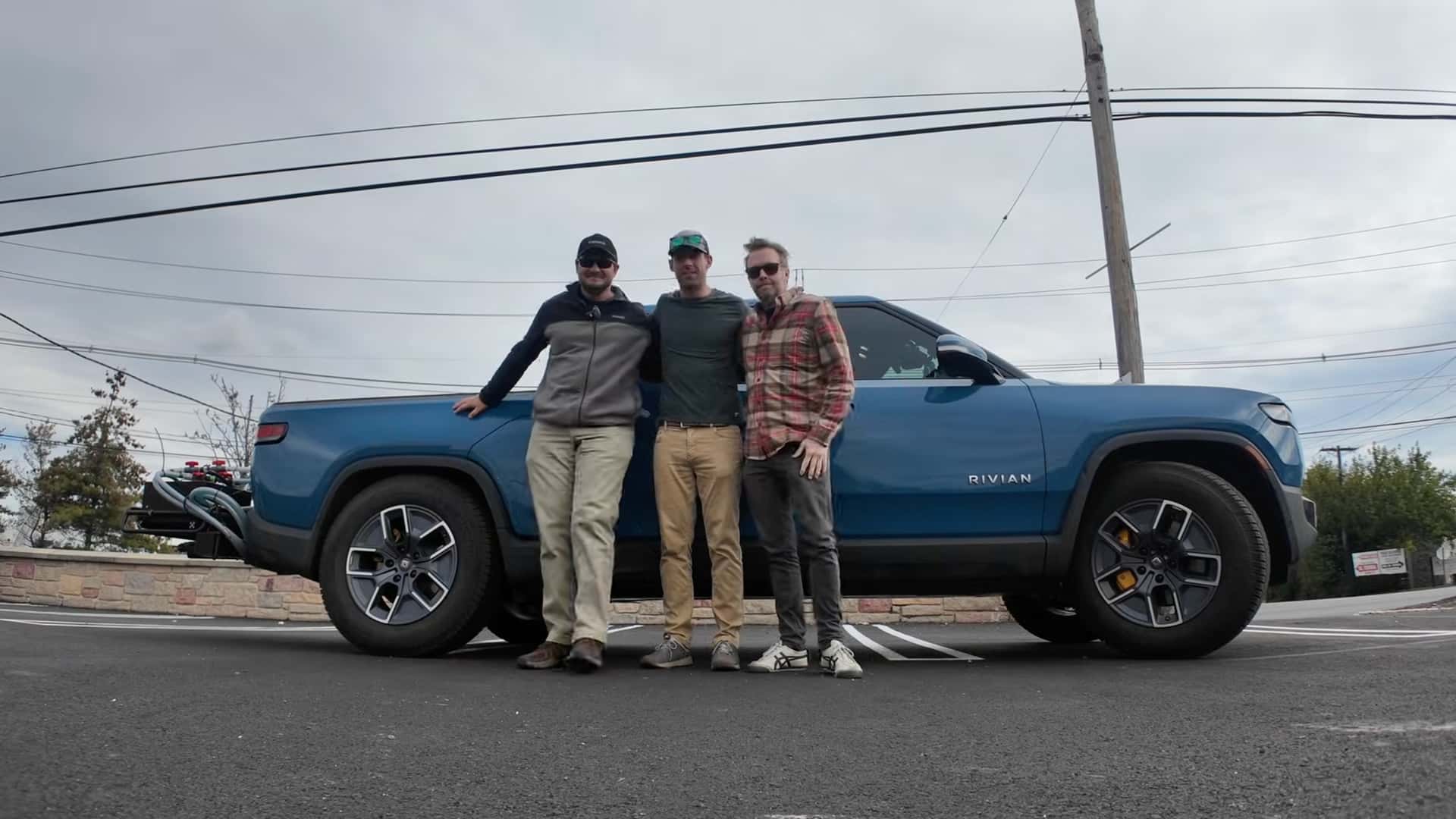 Featured image for Rivian R1T Achieves Over 500 Miles on Highway