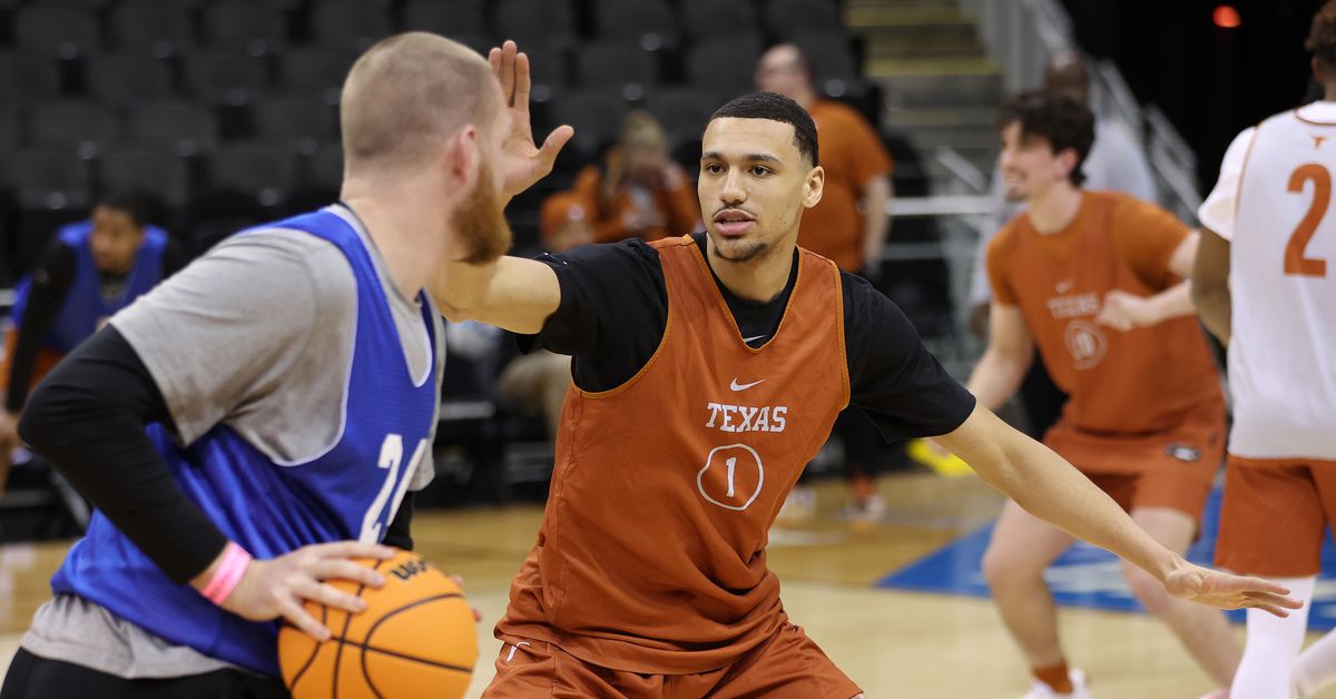 Featured image for Texas' Dylan Disu out with foot injury in Sweet 16 matchup against Xavier.