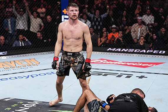 Featured image for Cracker Barrel's Logo Change Sparks Customer Backlash and Stock Drop