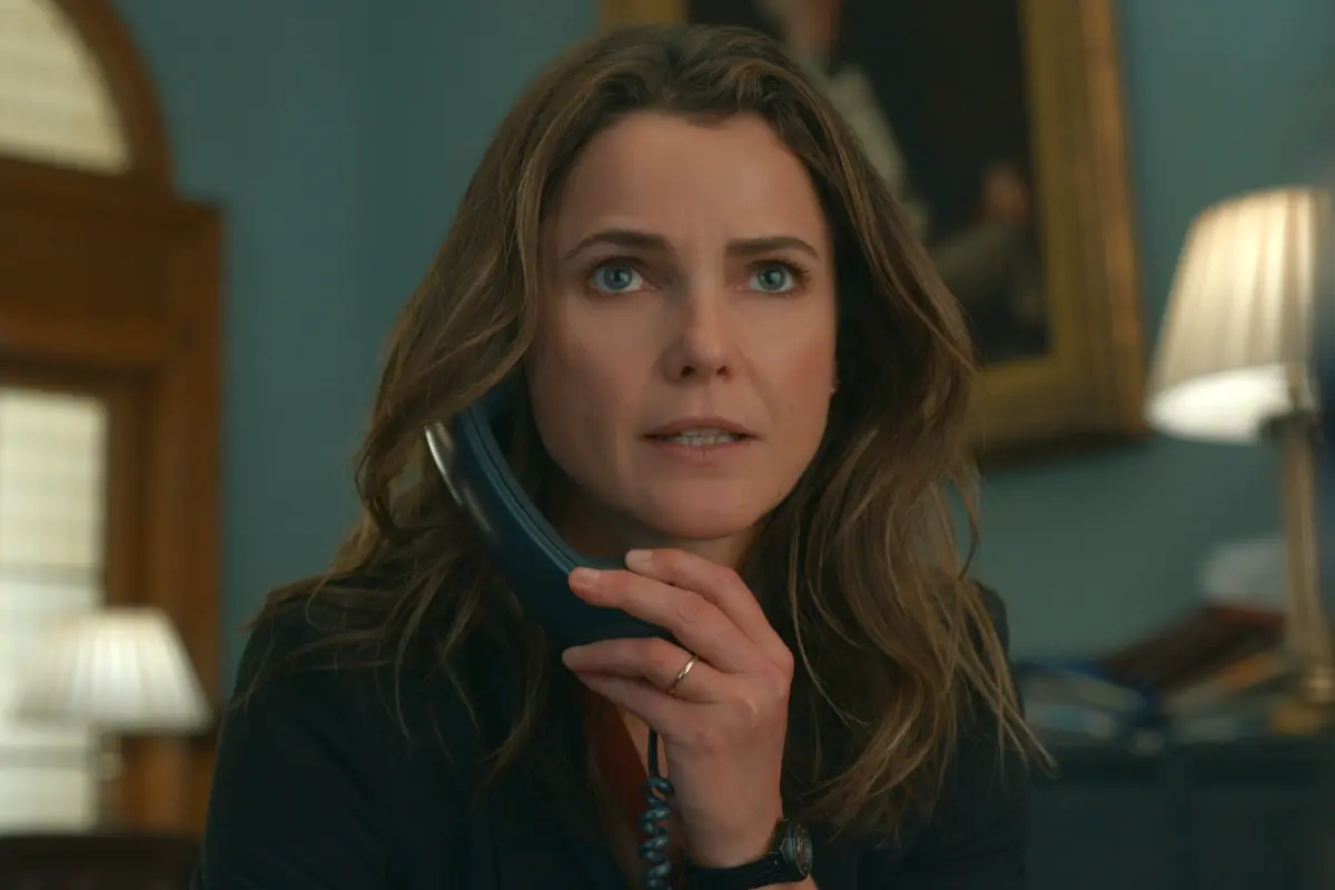 Featured image for "The Diplomat" on Netflix: Keri Russell shines in political thriller.