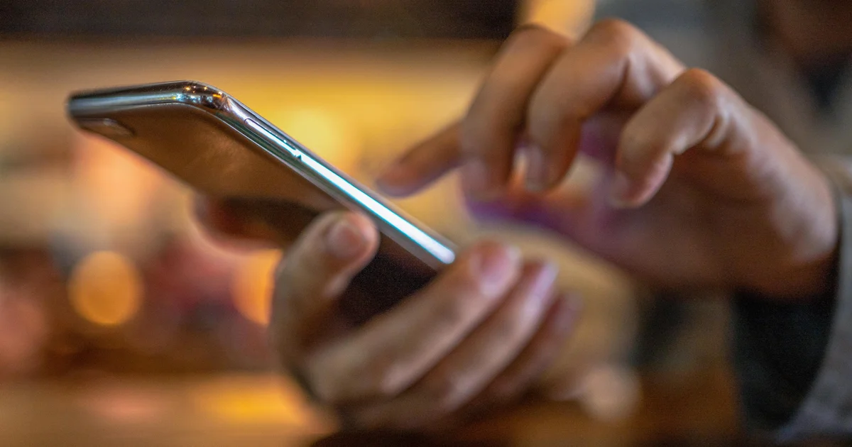 Featured image for Apple's iPhone autocorrect update fixes "ducking" problem.