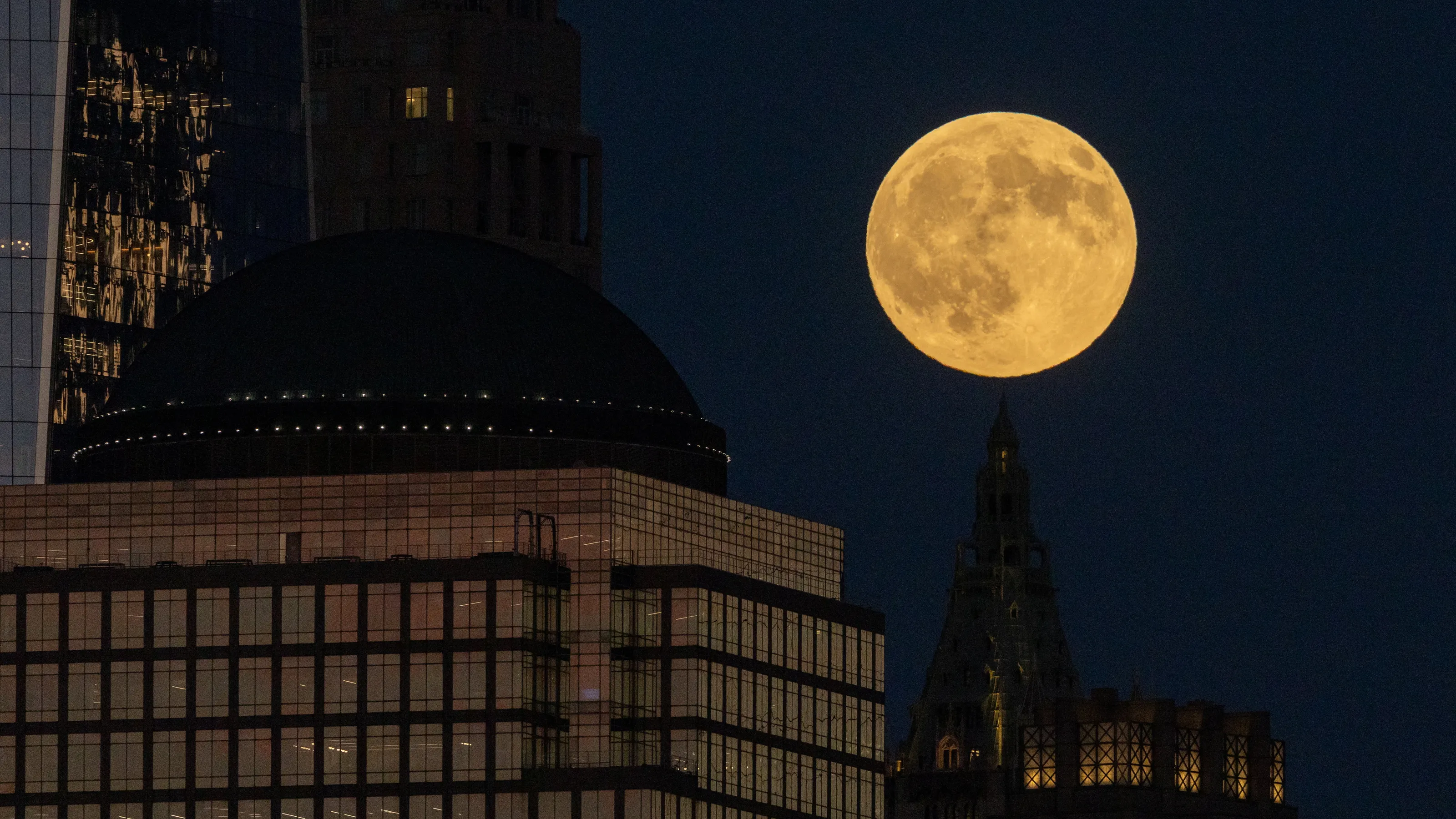 Featured image for October's Harvest Moon: The Year’s First Supermoon Lights Up the Sky