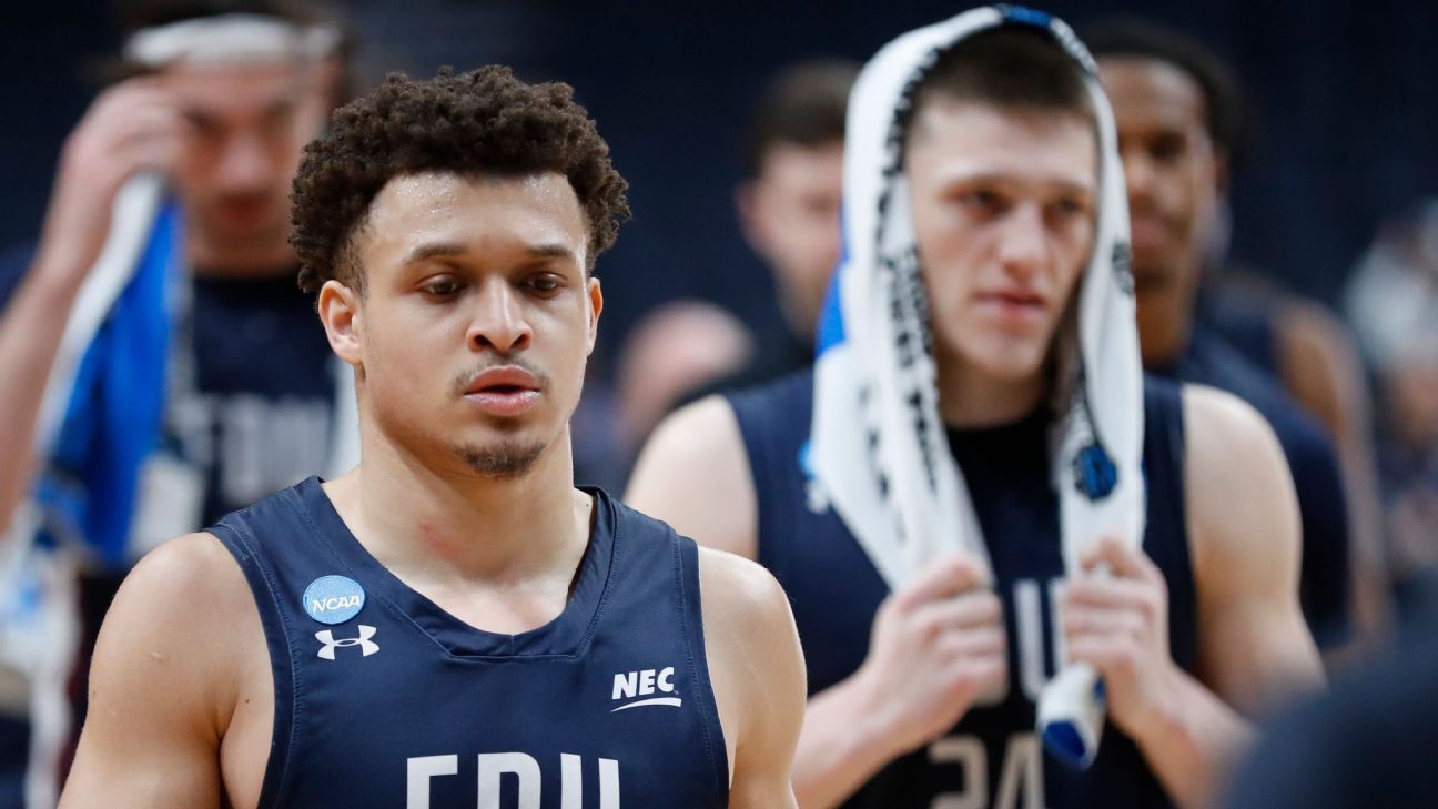 Featured image for Florida Atlantic ends Fairleigh Dickinson's Cinderella run in March Madness.