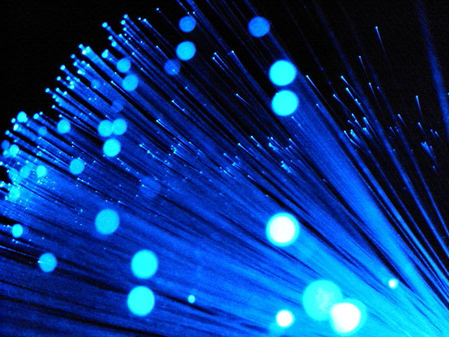 Featured image for Revolutionary Hollow-Core Fibre Boosts Internet Speeds by 45%