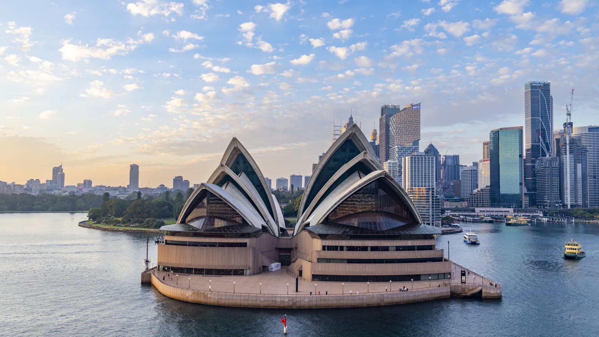 Featured image for Australia's Q3 GDP Surges to Two-Year High on Investment and Consumption