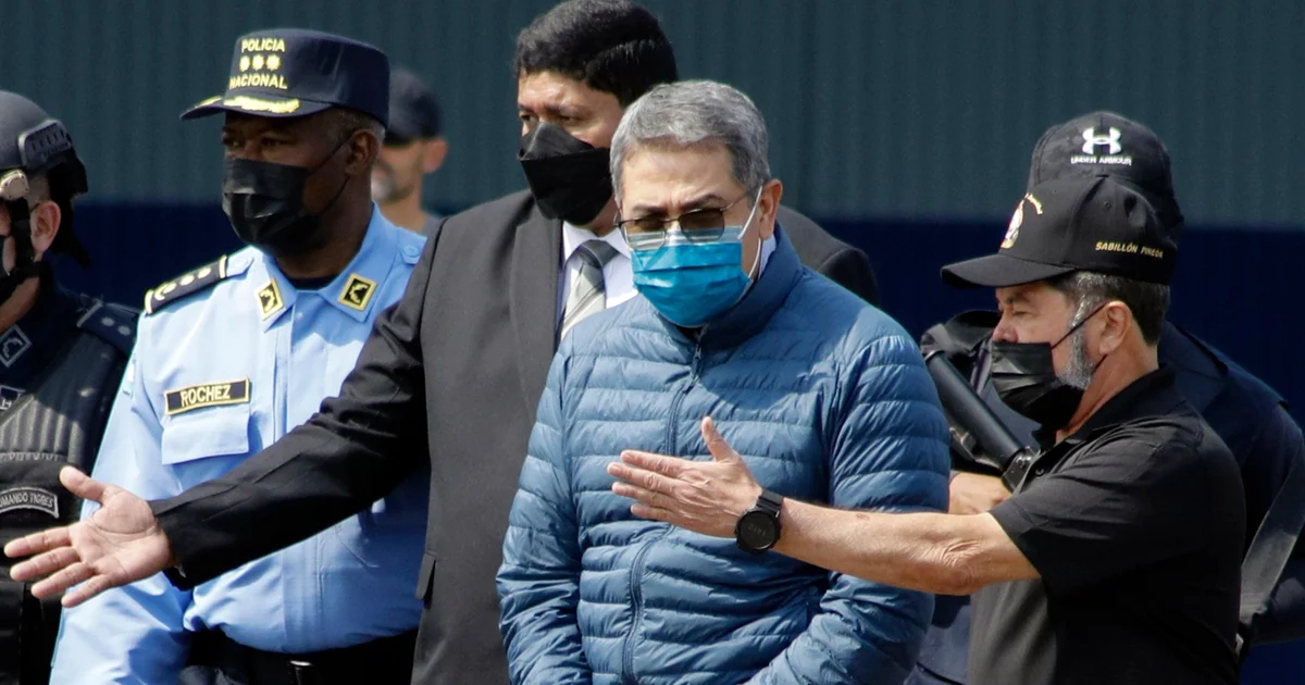 Featured image for Trump Pardons Honduran Ex-President Convicted of Drug Trafficking