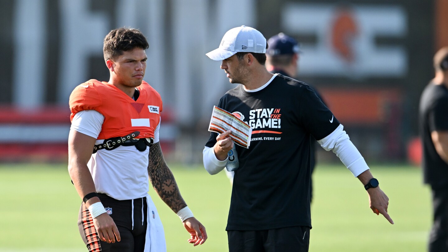 Featured image for Browns Coach Kevin Stefanski Hands Off Play-Calling to OC Tommy Rees