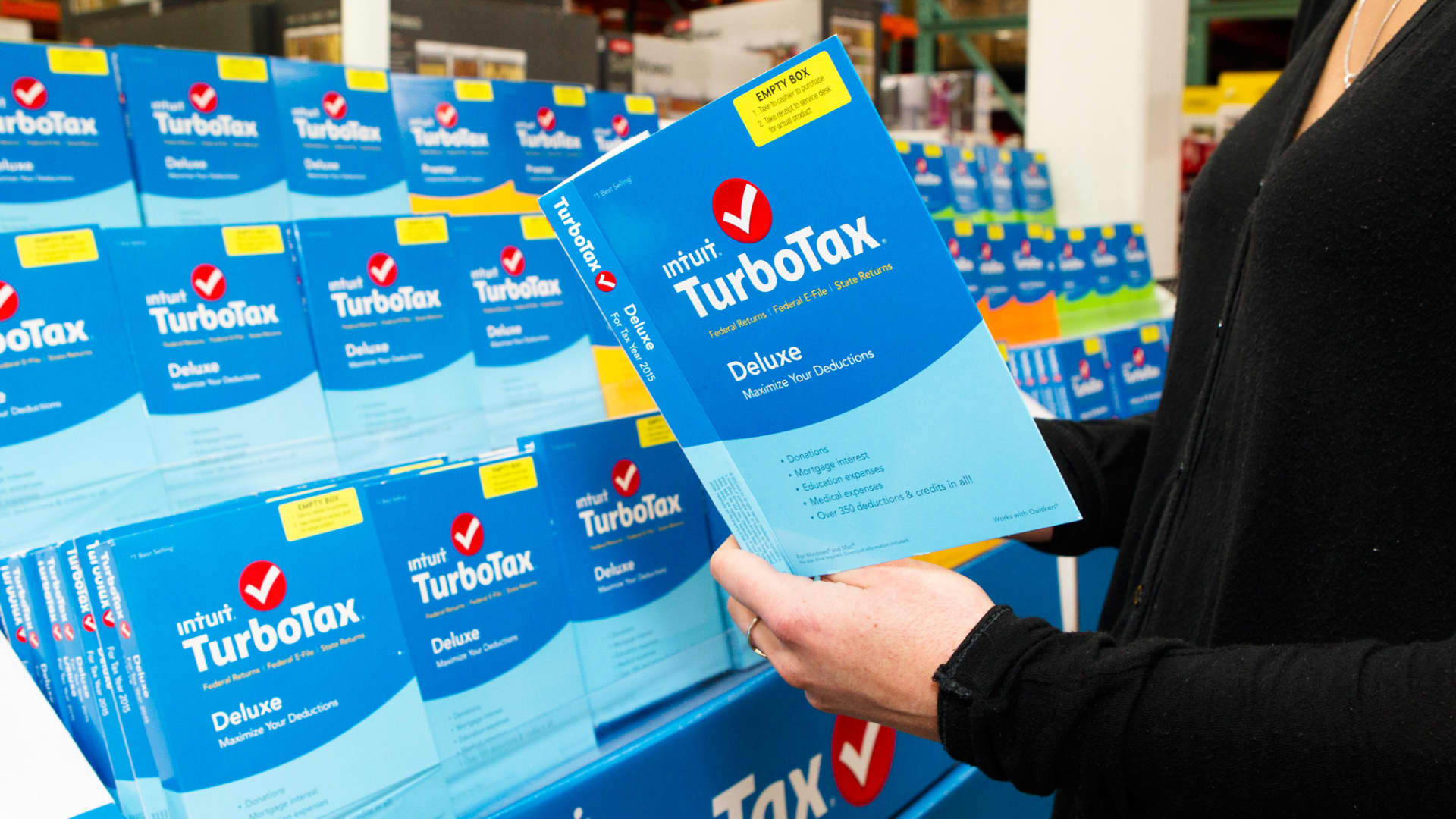 Featured image for TurboTax users to receive settlement checks next week.