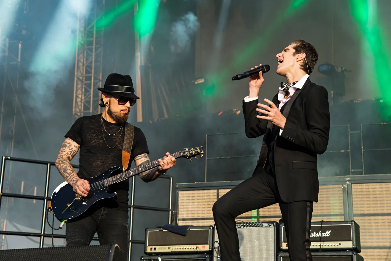 Featured image for Jane’s Addiction Members Sue Perry Farrell Over Onstage Fight