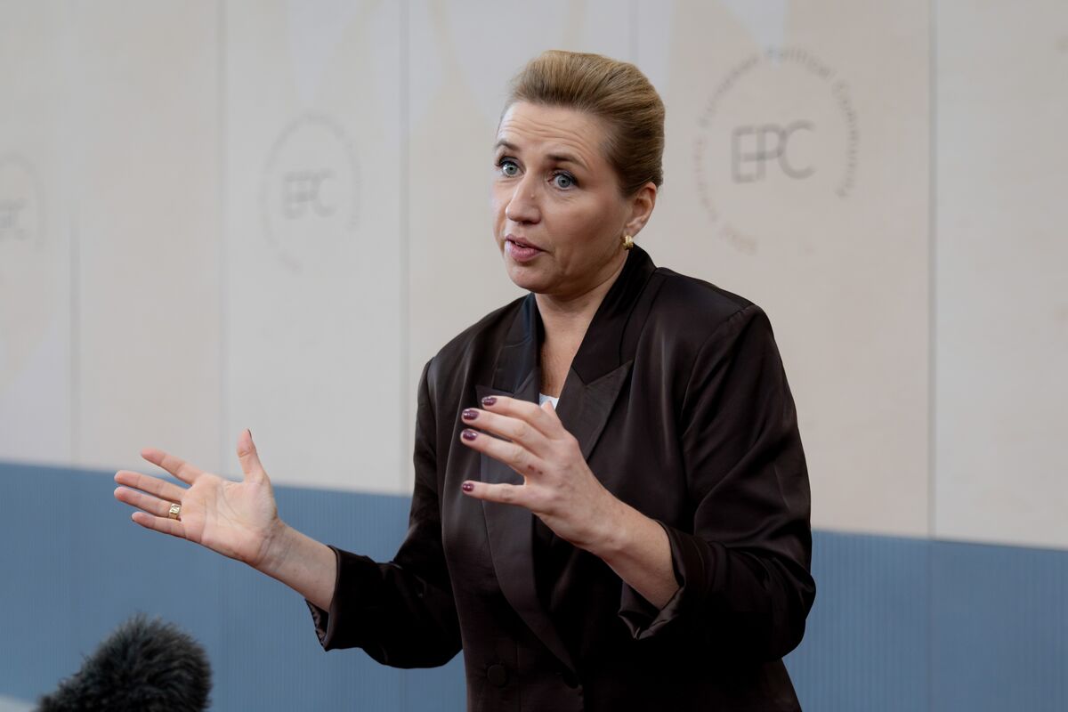 Featured image for Tensions Rise Over Greenland as US and Denmark Clash