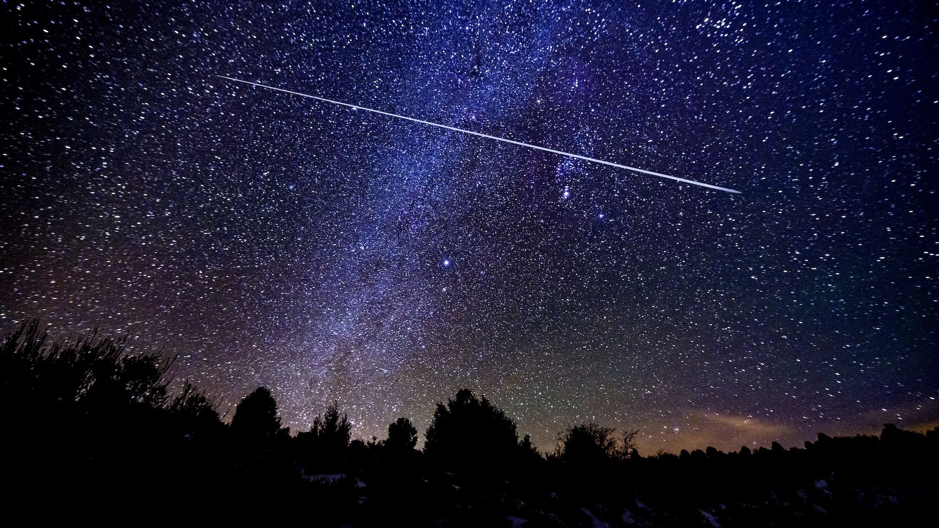 Featured image for Upcoming Draconid Meteor Shower and Supermoon: Viewing Tips and Dates