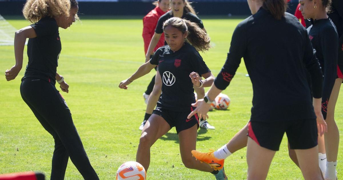 Featured image for USWNT's Mallory Swanson injury opens door for soccer prodigy Alyssa Thompson.