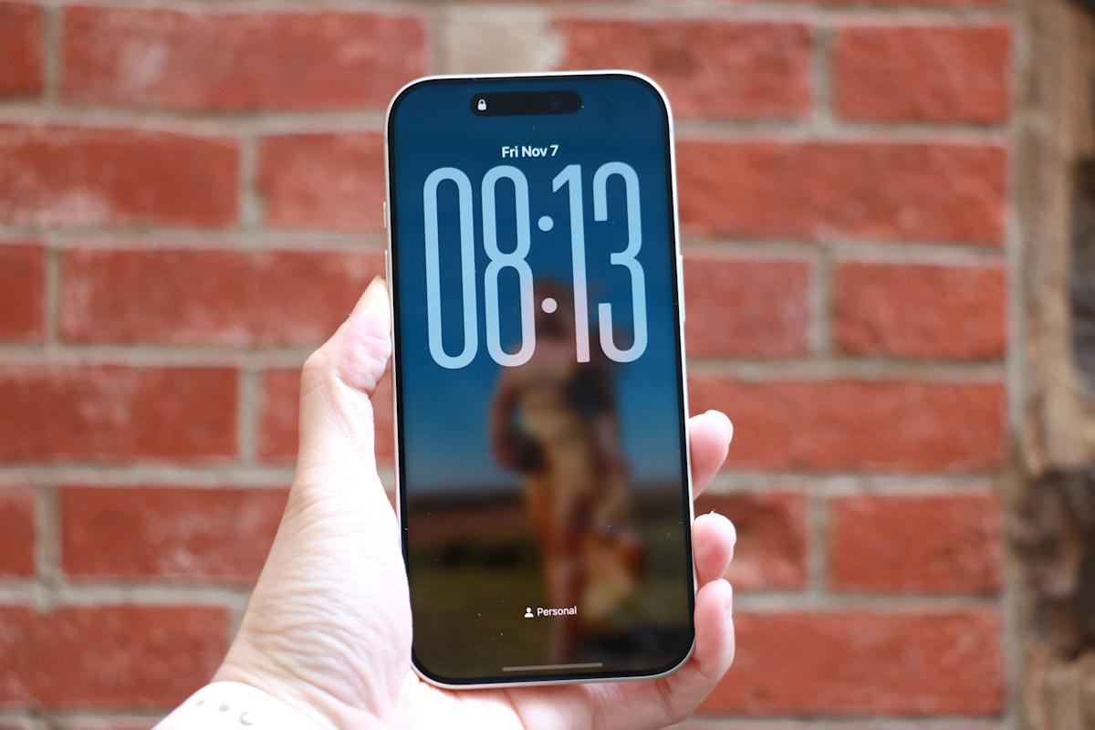 Featured image for Maximize Lock Screen Time on iOS 26