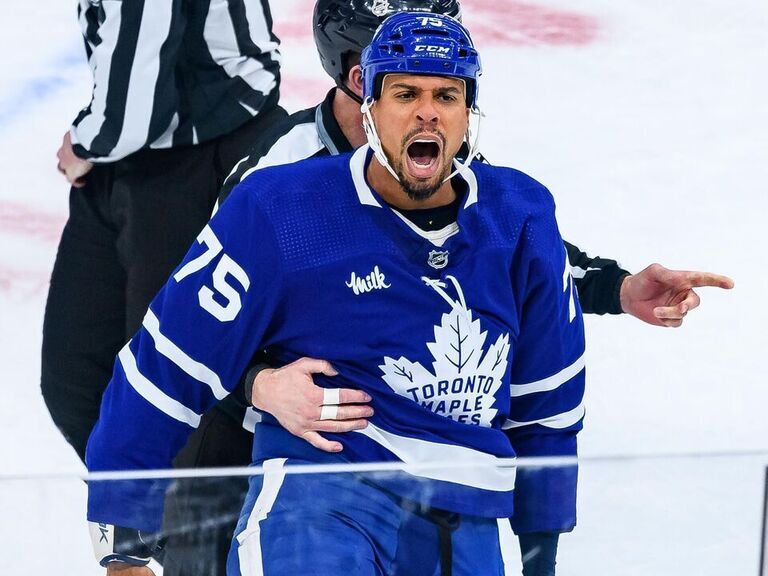 Featured image for Sharks Acquire Reaves from Maple Leafs in Trade for Thrun