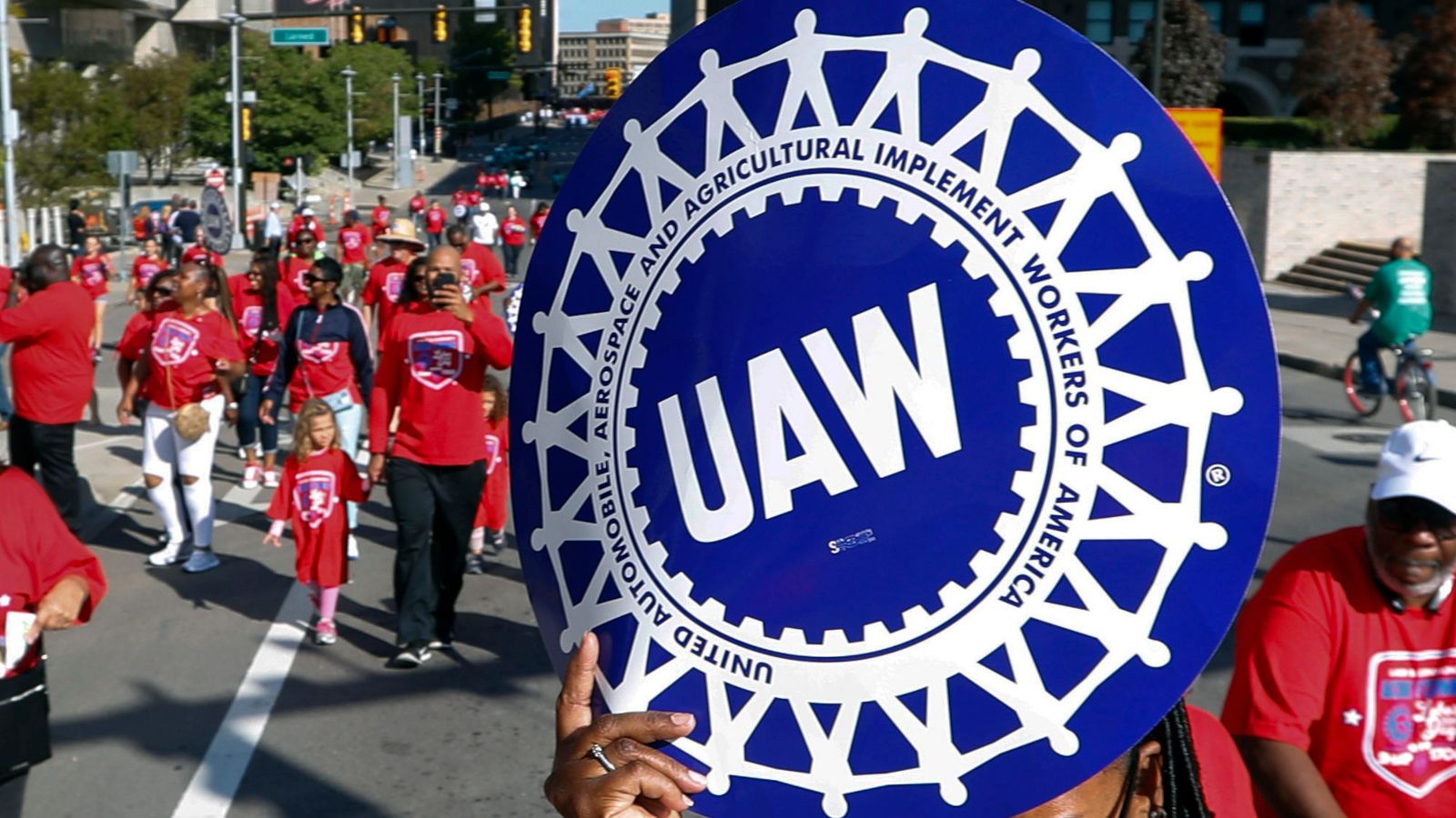 Featured image for "Automakers Prioritize Shareholders, Neglect Workers' Compensation"