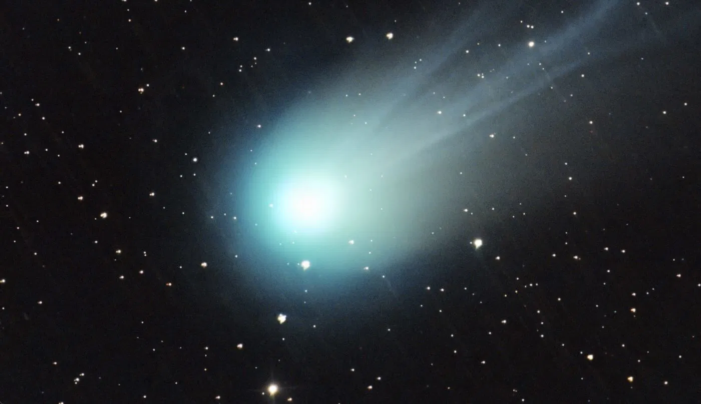 Featured image for Scientists Detect Mysterious Radio Signals from 71-Year-Old Comet