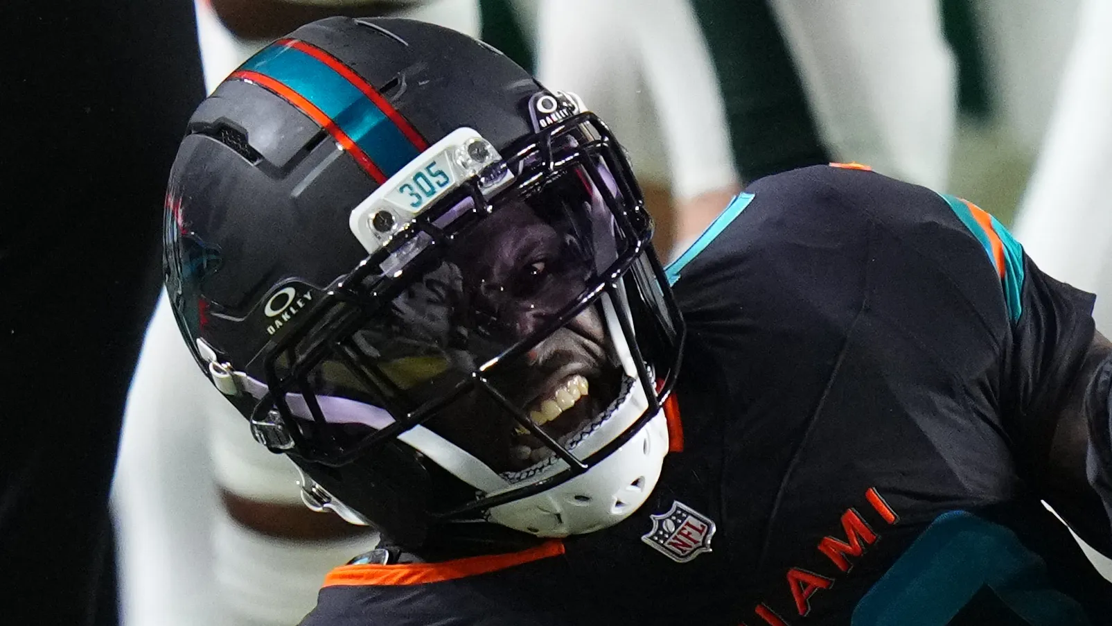 Featured image for Tyreek Hill suffers severe knee injury during Dolphins-Jets game