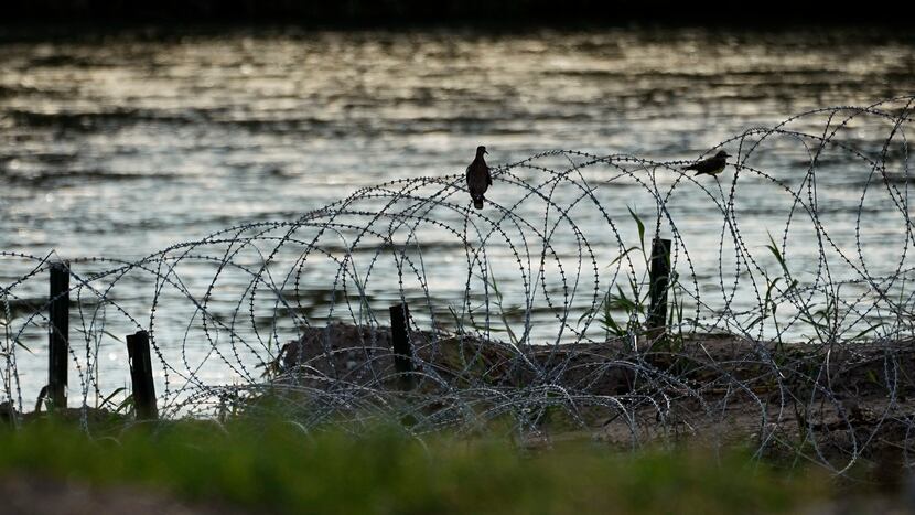 Featured image for Texas DPS and Nonprofit Clash Over Cutting Razor Wire at Texas Border