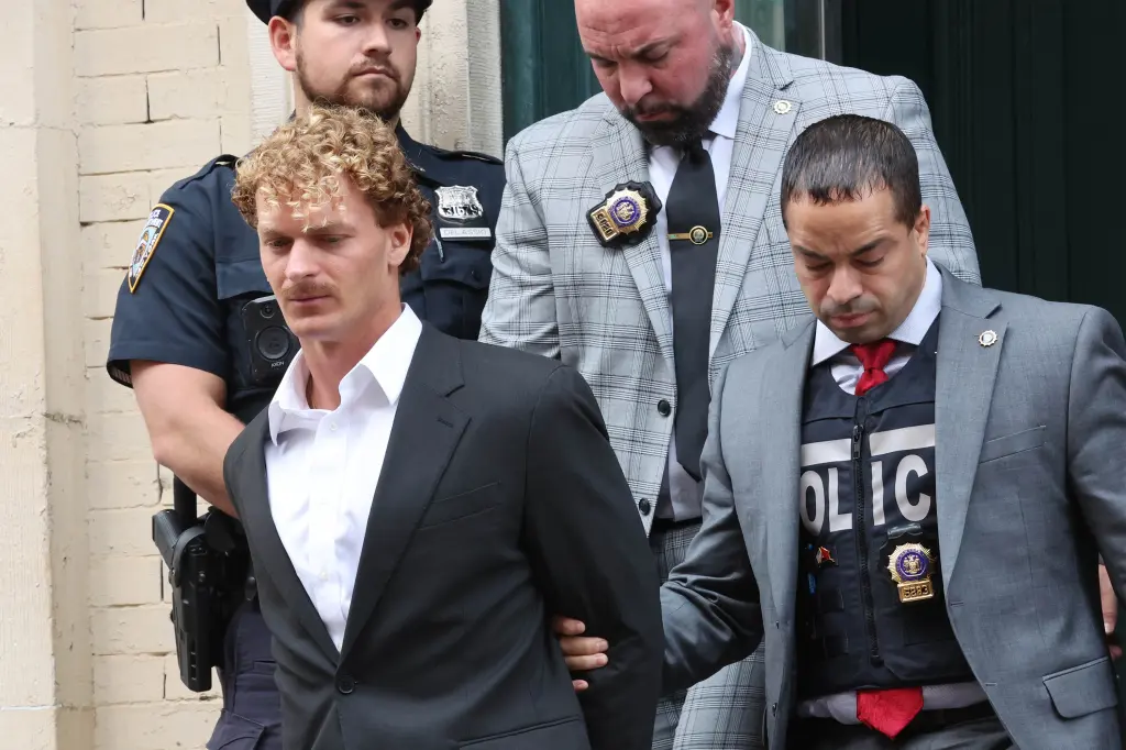 Featured image for Marine charged in NYC subway chokehold death fundraising with DeSantis.