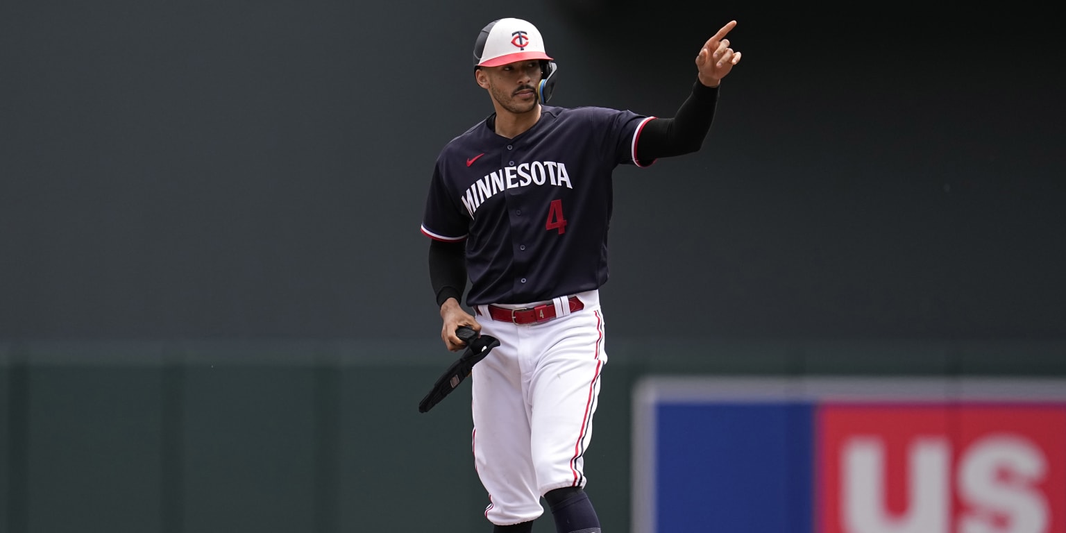 Featured image for Correa's clutch double leads Astros past Padres.