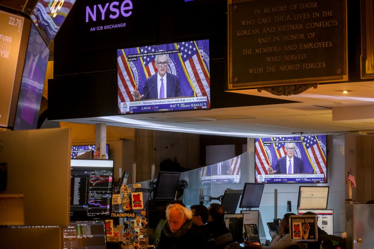 Featured image for Treasury Yields Fluctuate Amid Fed Rate Cuts and Market Uncertainty