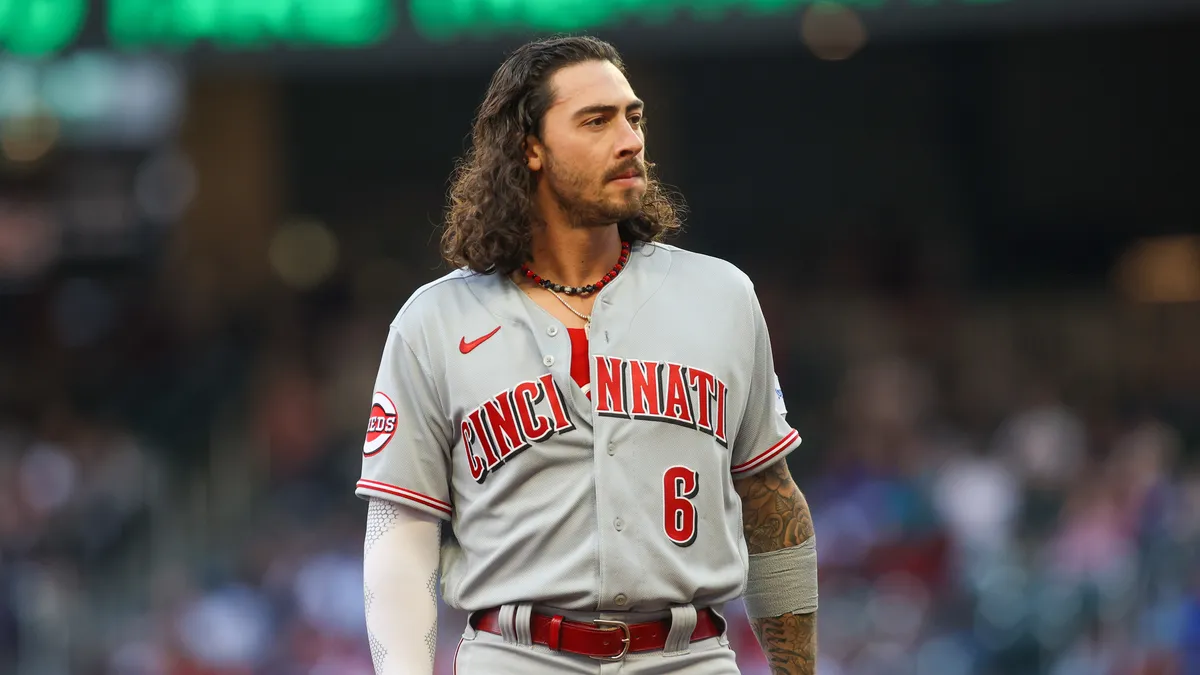 Featured image for Braves' Sean Murphy hits walk-off homer to defeat Reds in extra innings.