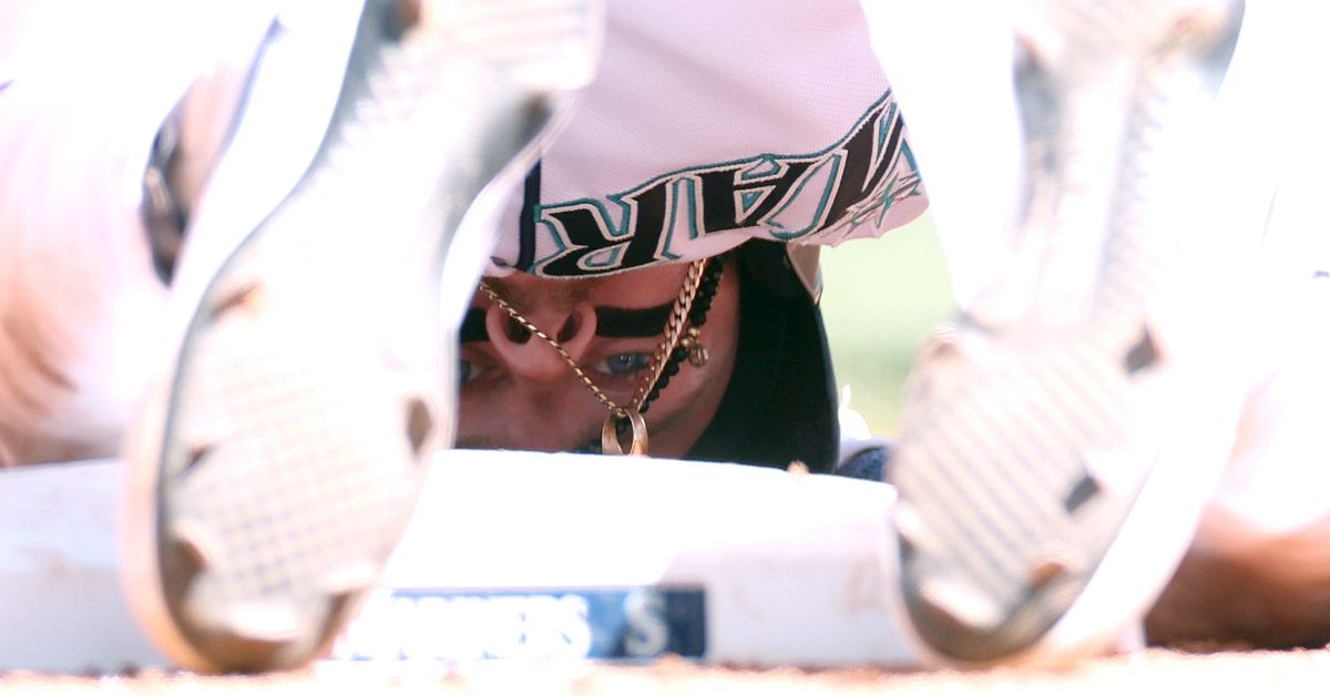 Featured image for Mariners lose series to Rangers despite late rally.