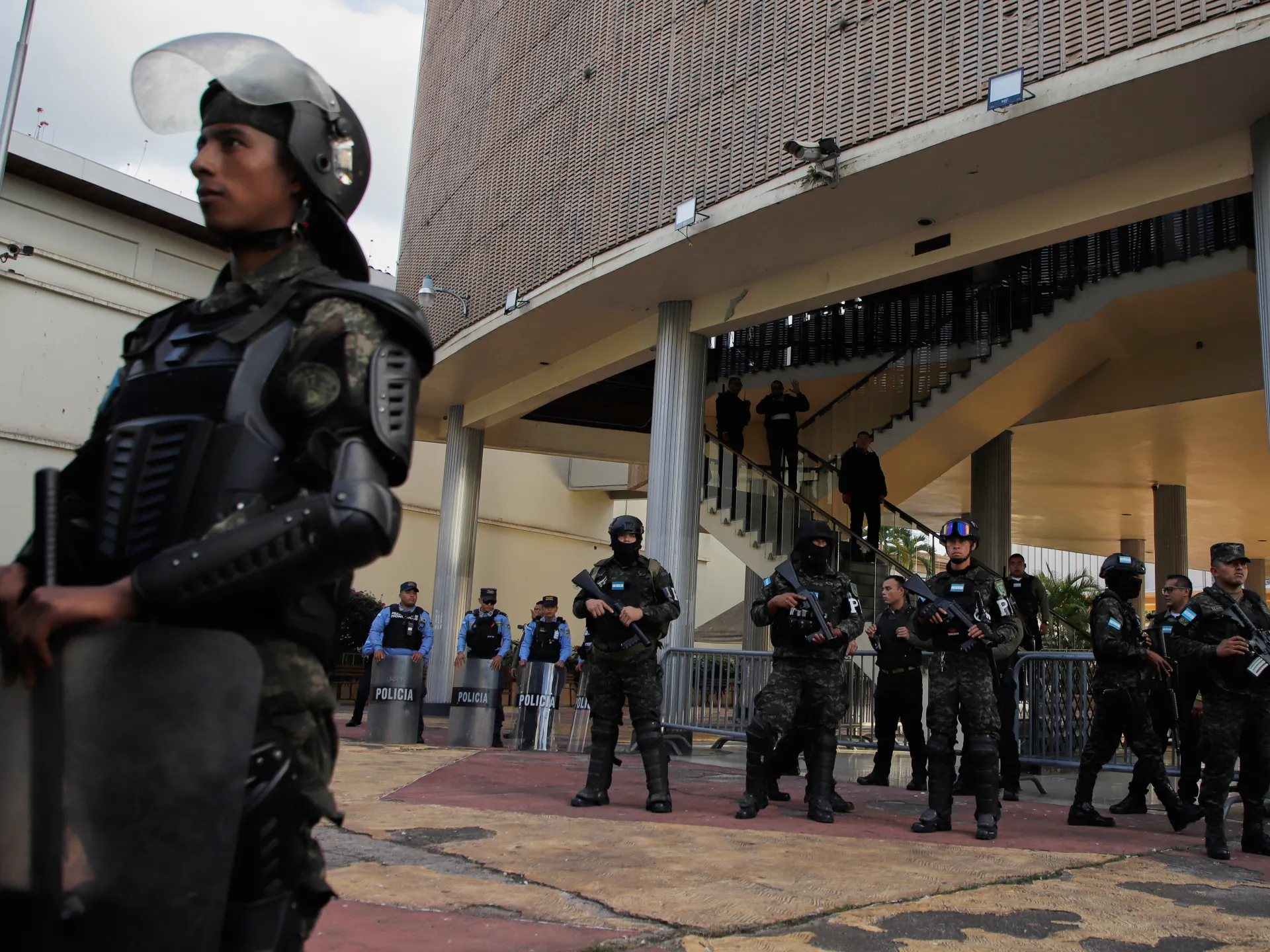 Featured image for Honduran Lawmaker Injured in Explosive Attack During Live Interview